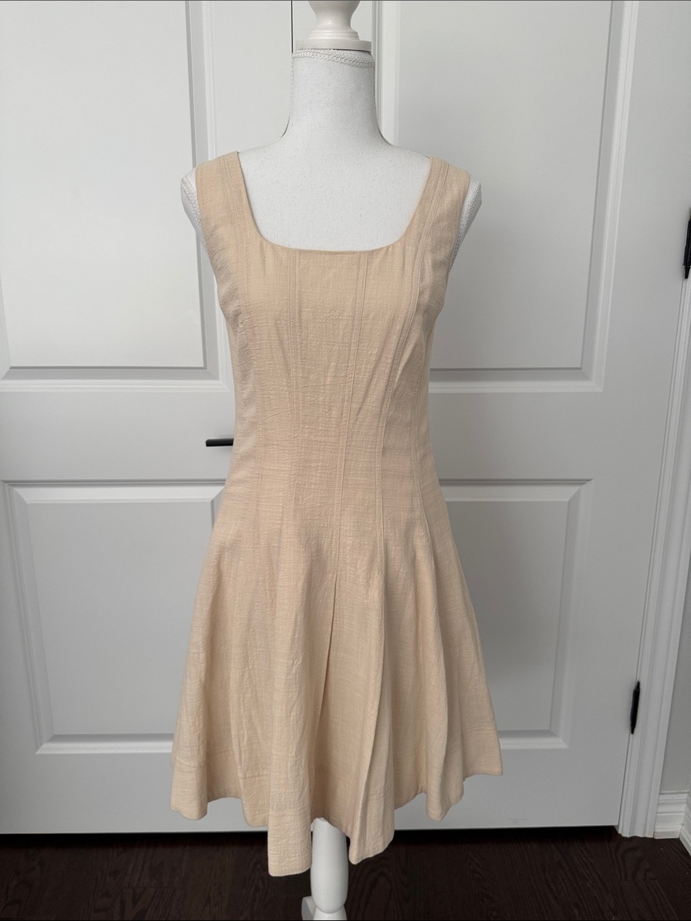 Sleeveless Square-Neck A-Line Dress in Light Beige 100 % cotton